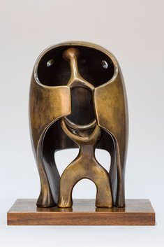 The Helmet 1939 - 40 (LH 212). Reproduced by permission of the Henry Moore Foundation. Photo: Henry Moore Archive. Photographer Nigel Moore.